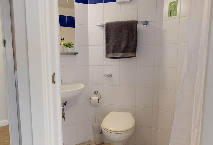 Vibrant Rooms Sheffield Hostel