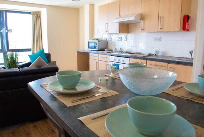 Vibrant Rooms Sheffield Hostel