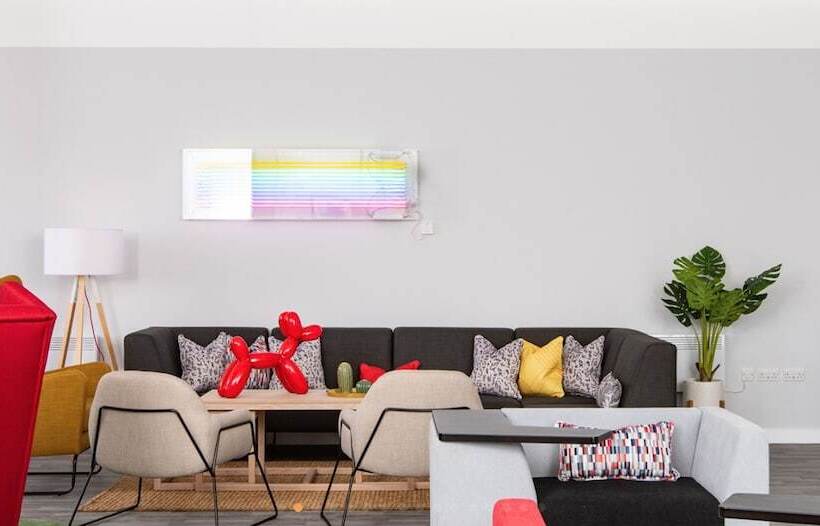 Vibrant Rooms Sheffield Hostel