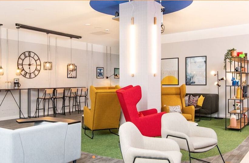 Vibrant Rooms Sheffield Hostel