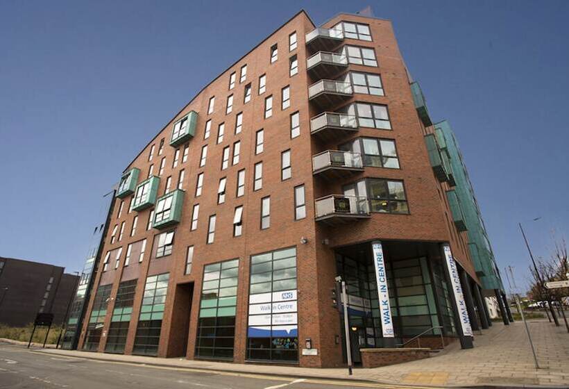 Vibrant Rooms Sheffield Hostel