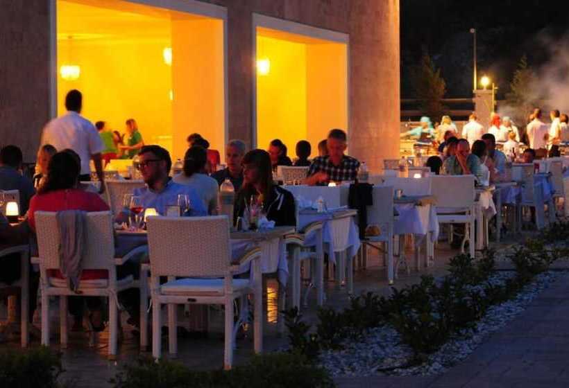 هتل Andriake Beach Club