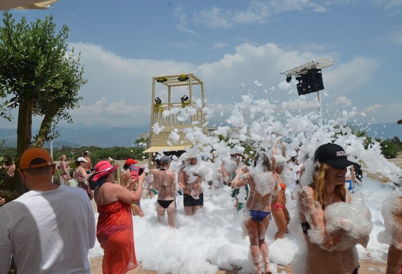 هتل Andriake Beach Club