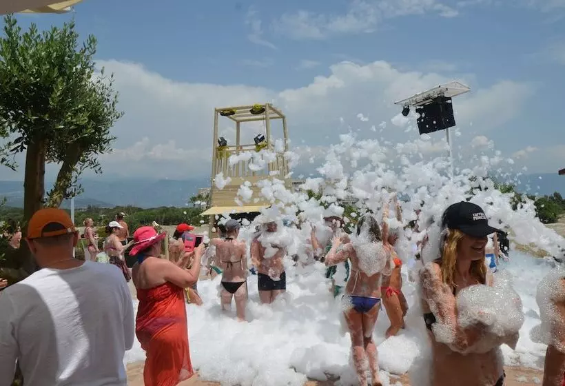 هتل Andriake Beach Club