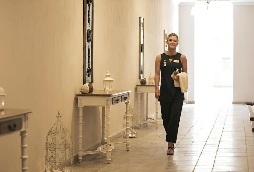 هتل Andriake Beach Club