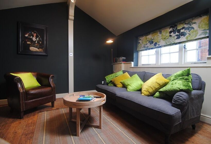 Courtyard Cottages Lymington