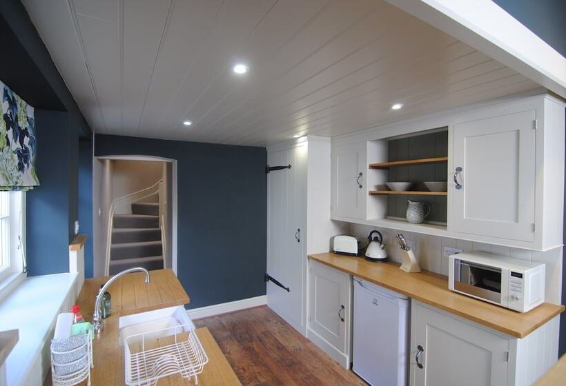 Courtyard Cottages Lymington