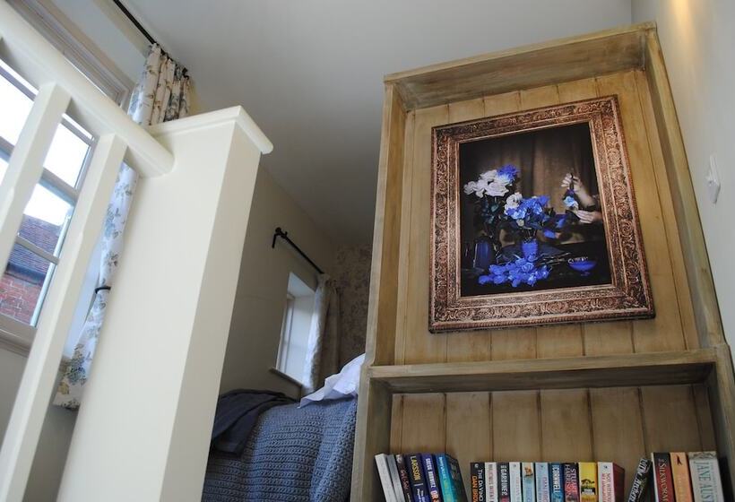 Courtyard Cottages Lymington