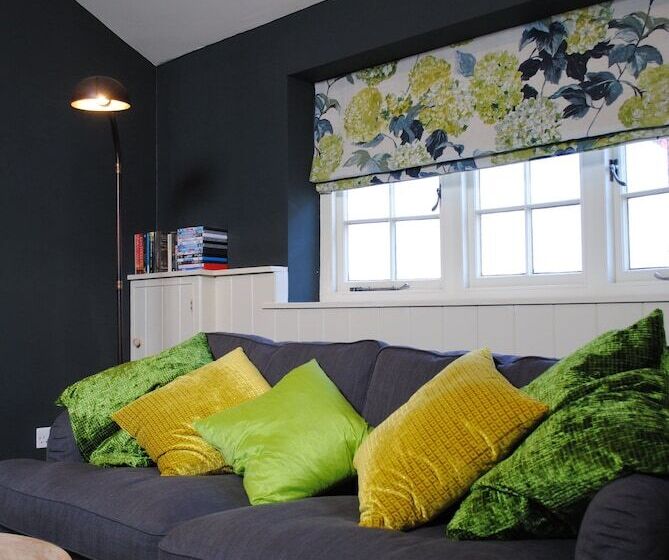 Courtyard Cottages Lymington