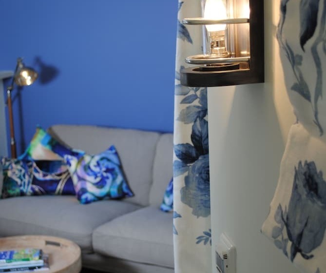 Courtyard Cottages Lymington