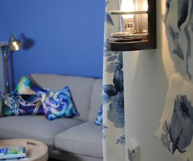 Courtyard Cottages Lymington