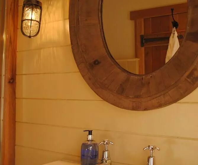 Courtyard Cottages Lymington