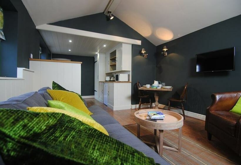 Courtyard Cottages Lymington