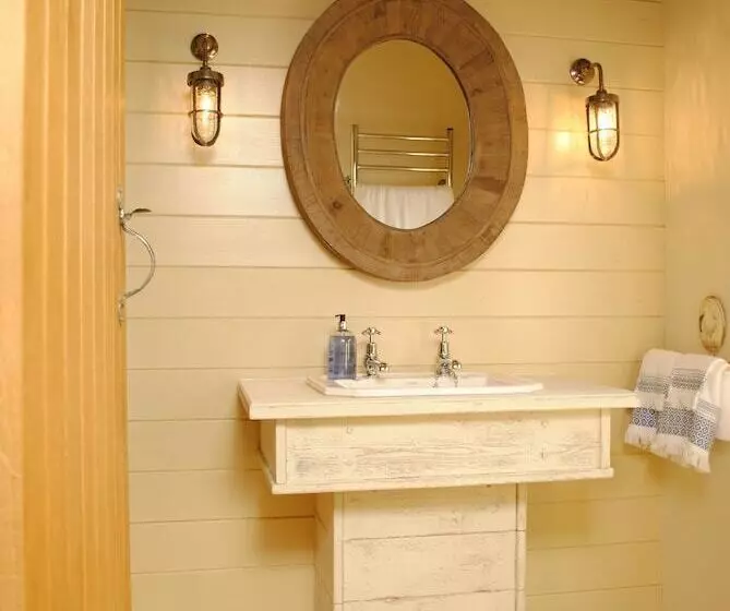 Courtyard Cottages Lymington