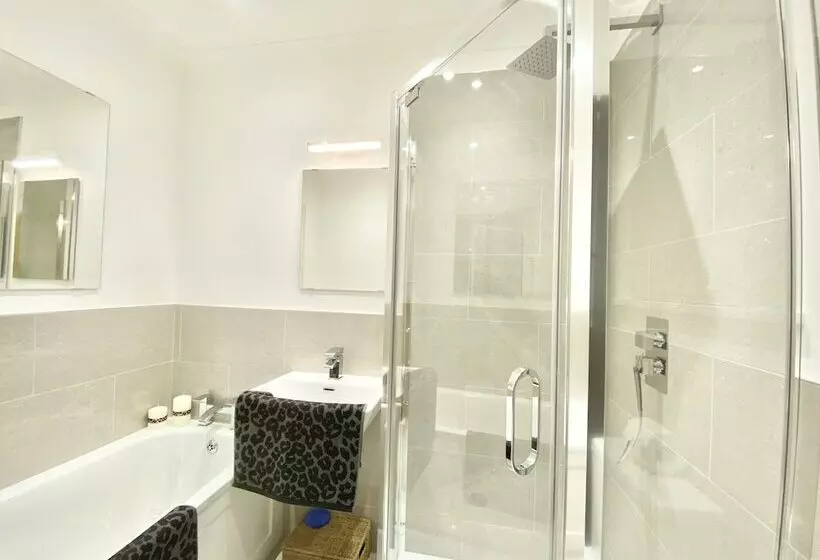 Majatalo Lotties Lott