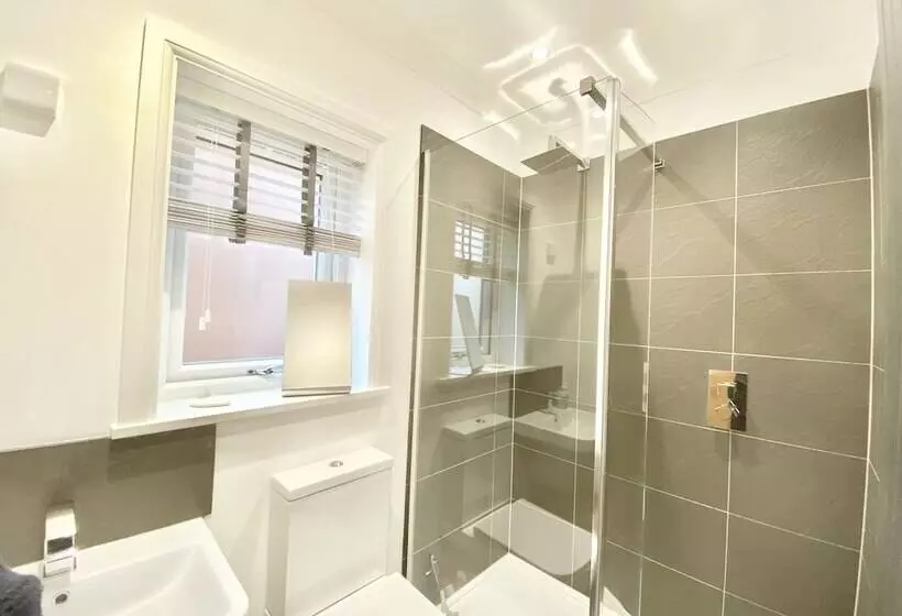 Majatalo Lotties Lott