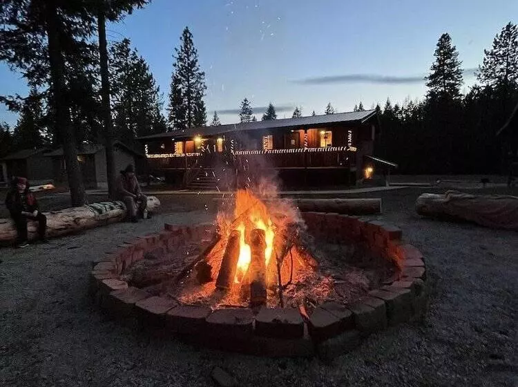 Hotelli Bear Creek Resort   Campsite