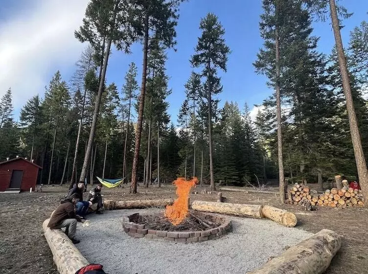 Hotelli Bear Creek Resort   Campsite