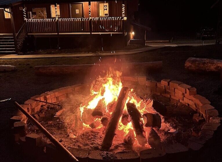 בית מלון כפרי Bear Creek Resort   Campsite