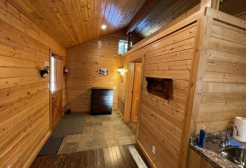 בית מלון כפרי Bear Creek Resort   Campsite