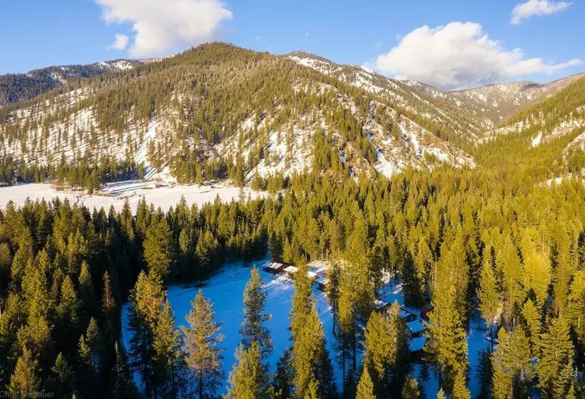 Hotelli Bear Creek Resort   Campsite