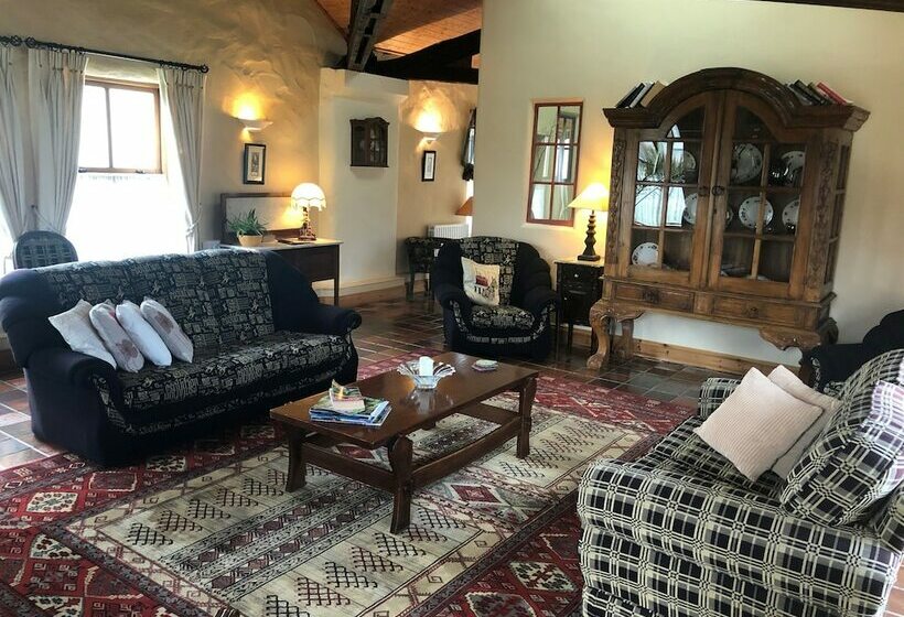 Pensjonat The Courtyard Guesthouse B&b