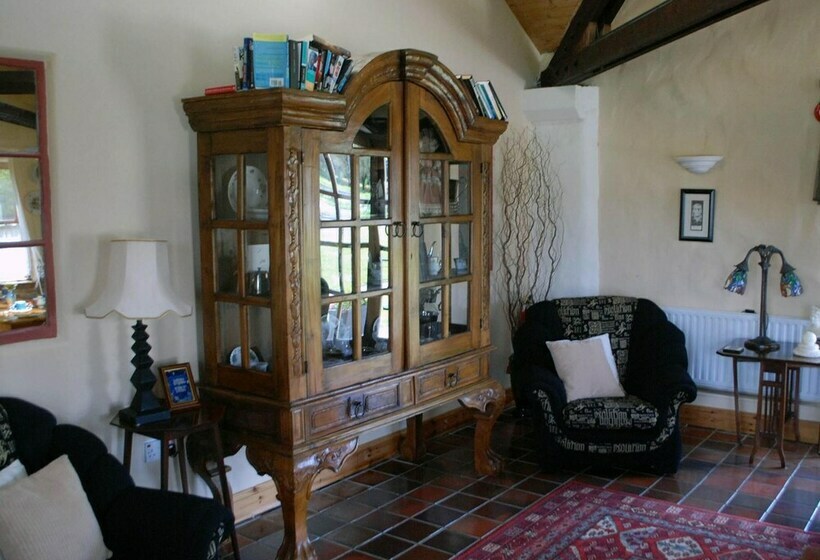 Pensjonat The Courtyard Guesthouse B&b