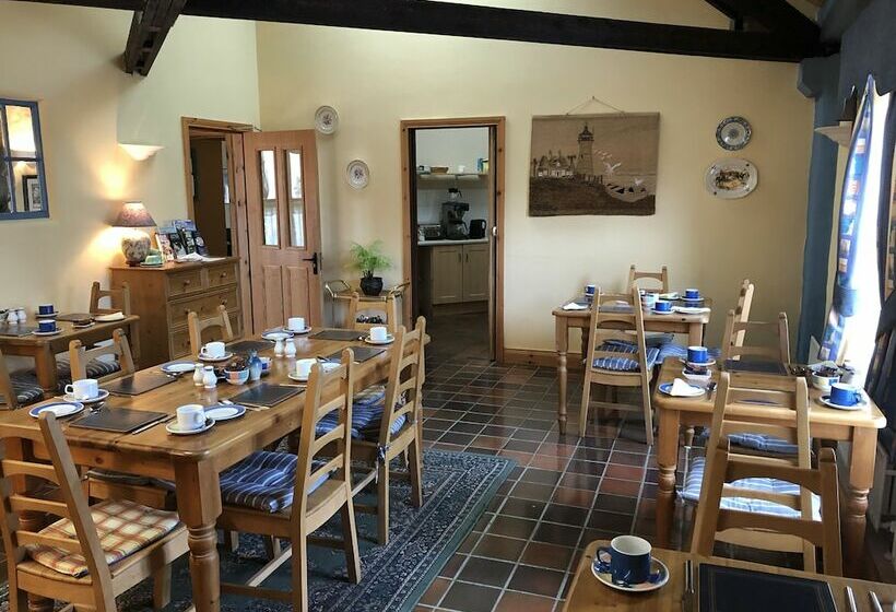 Pensjonat The Courtyard Guesthouse B&b