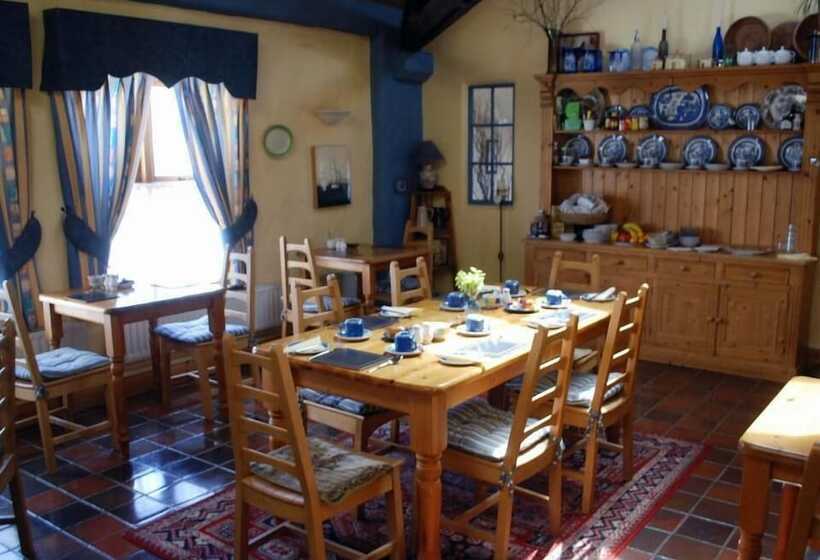 Pensjonat The Courtyard Guesthouse B&b