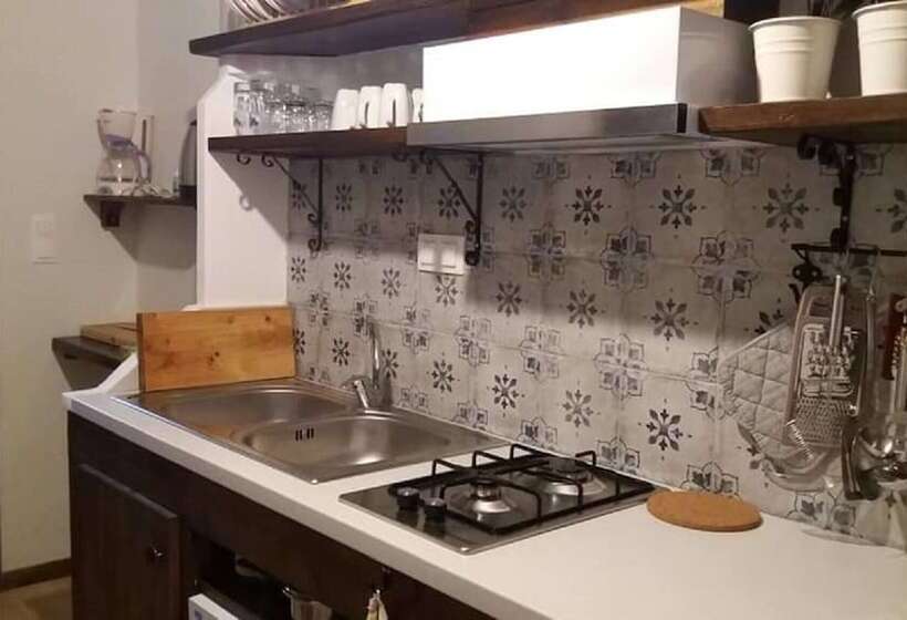 Beautiful Petrino 1880