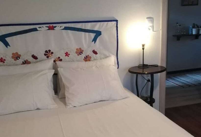 Beautiful Petrino 1880