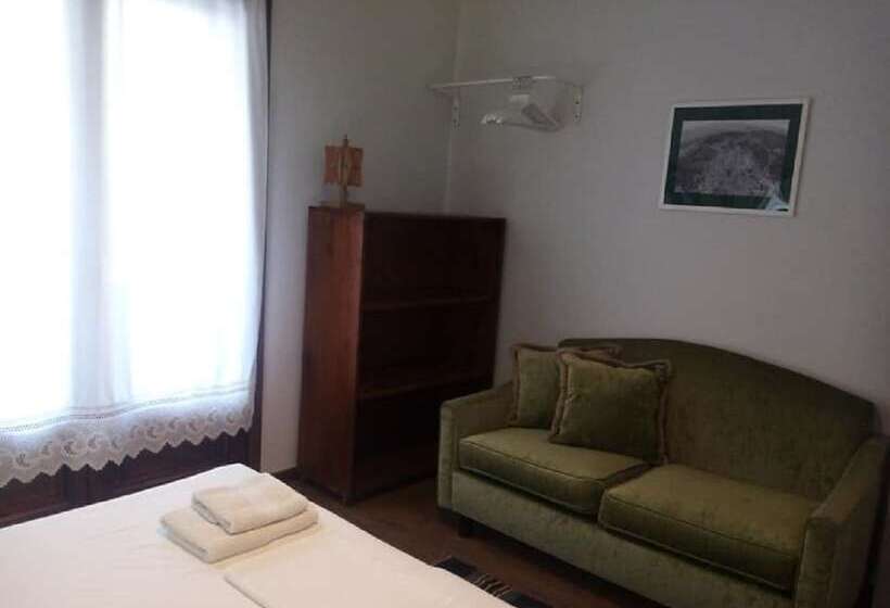 Beautiful Petrino 1880