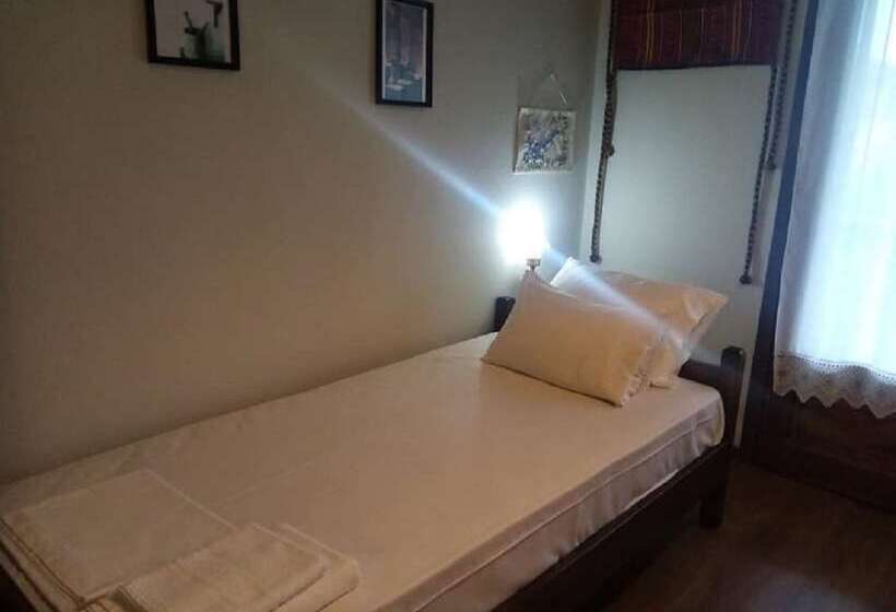 Beautiful Petrino 1880