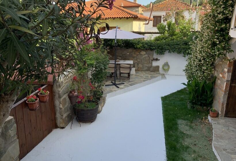 Beautiful Petrino 1880