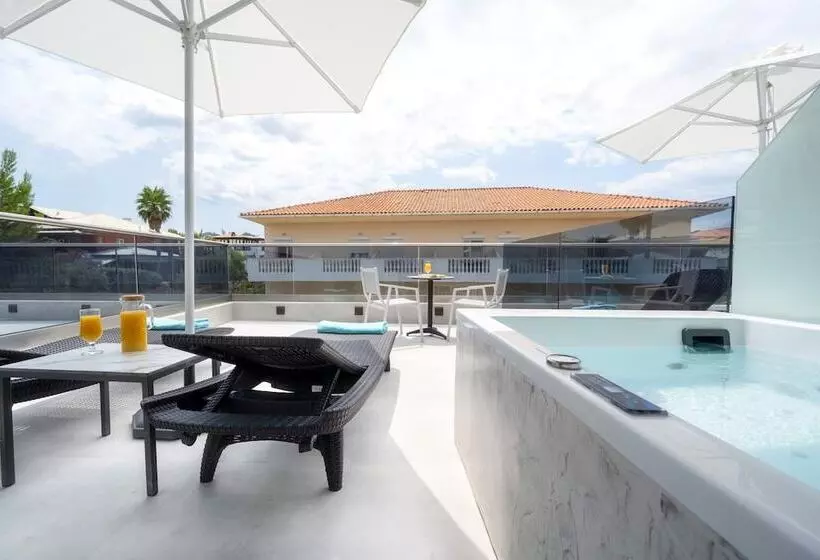 ホテル Emily S Luxury Suites