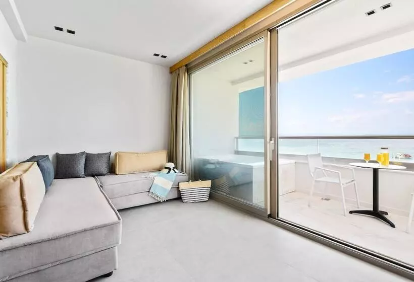 ホテル Emily S Luxury Suites