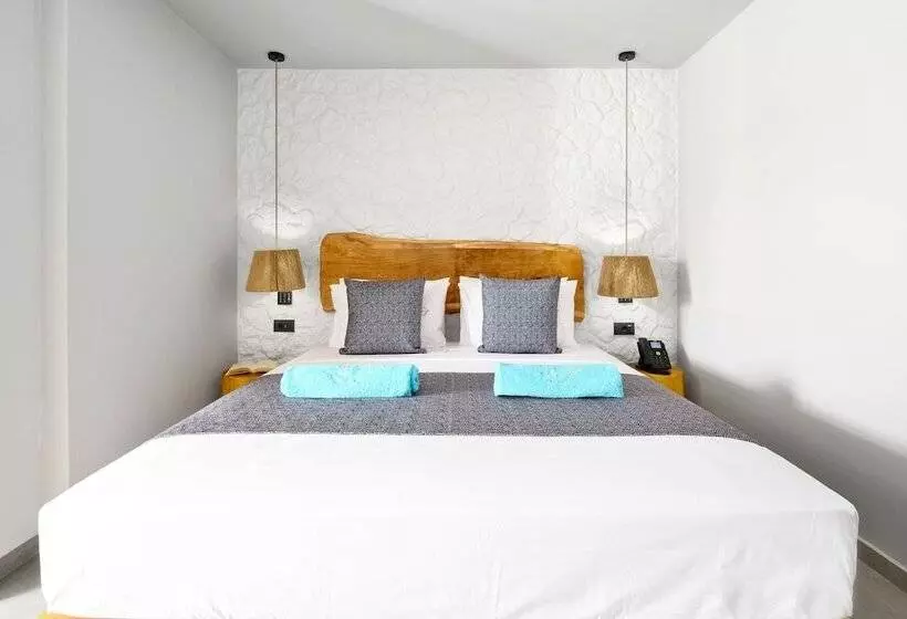 ホテル Emily S Luxury Suites