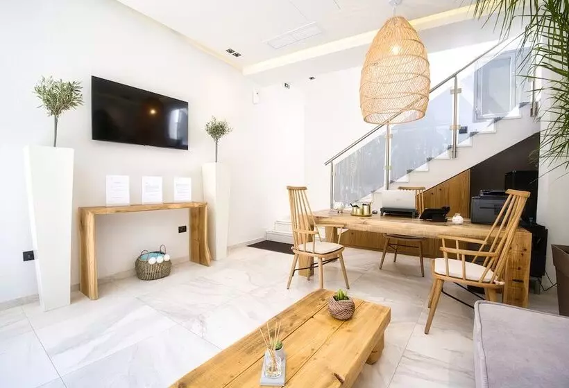 ホテル Emily S Luxury Suites