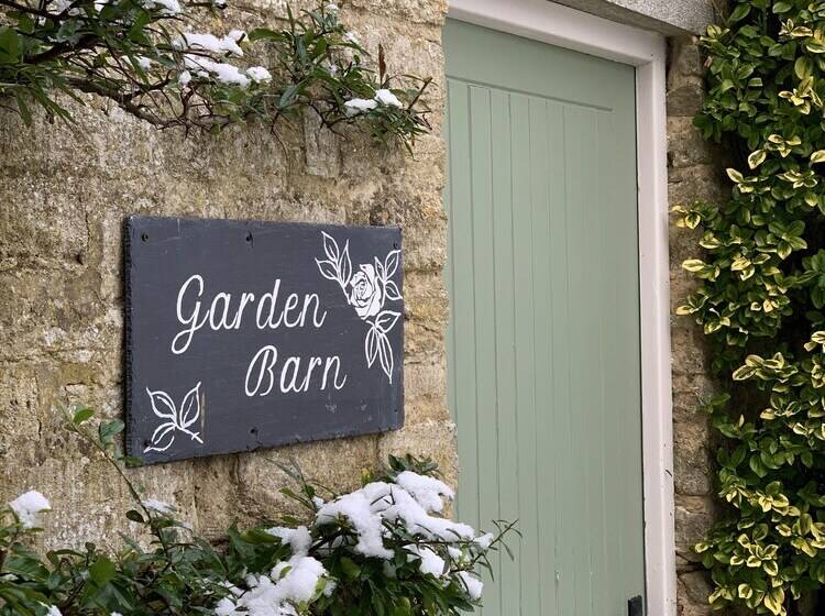 ホテル Garden Barn