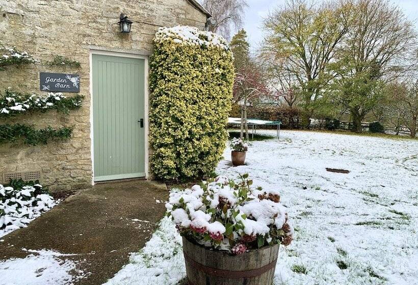 ホテル Garden Barn