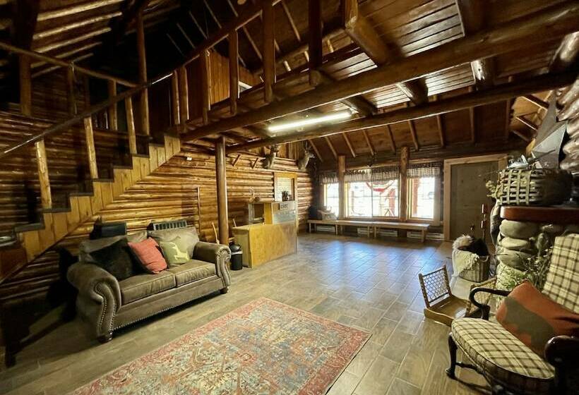 فندق Island Park Lodge