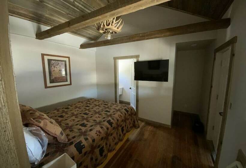 فندق Island Park Lodge