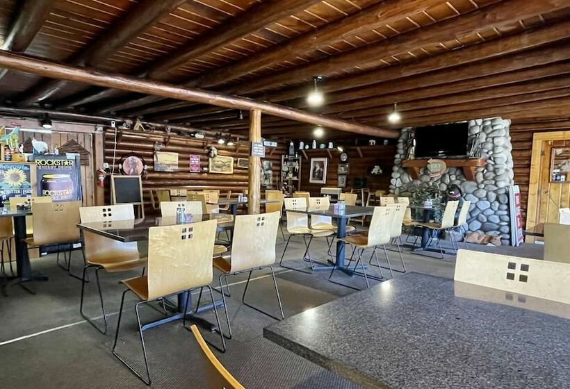 فندق Island Park Lodge