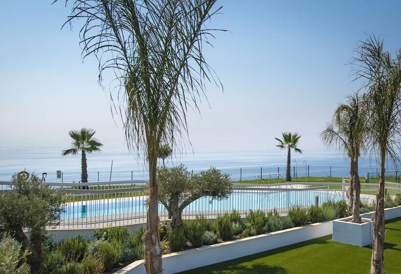 Отель Olée Torrox Costa Holiday Rentals by Fuerte Group