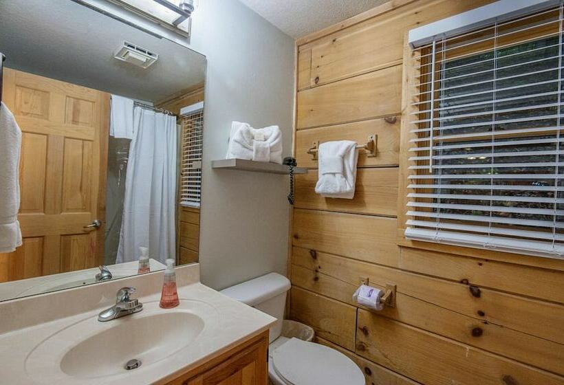 Squirrel S Leap By Eagles Ridge Resort