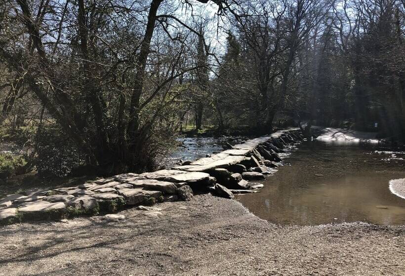 Enchanted Retreats At West Ford Devon