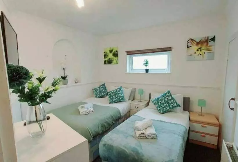 レジデンス Gilling Villa Remarkable 4 Bed House In Gillingham