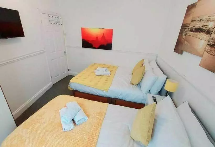 レジデンス Gilling Villa Remarkable 4 Bed House In Gillingham