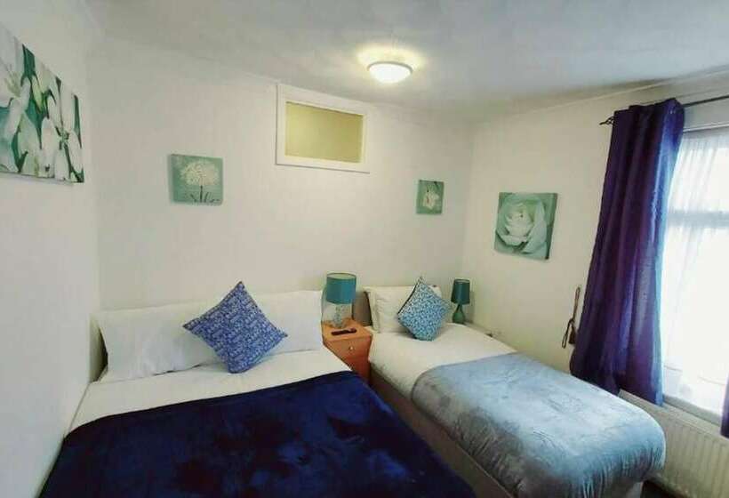 레지던스 Gilling Villa Remarkable 4 Bed House In Gillingham