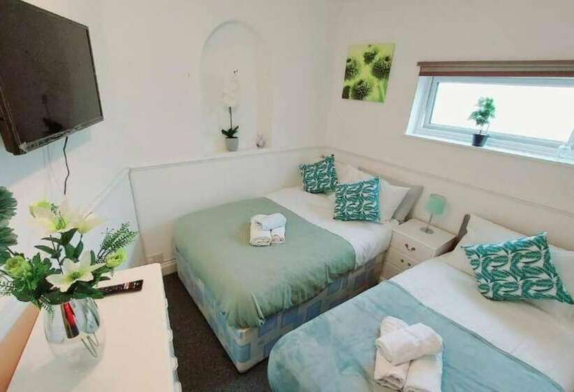 레지던스 Gilling Villa Remarkable 4 Bed House In Gillingham